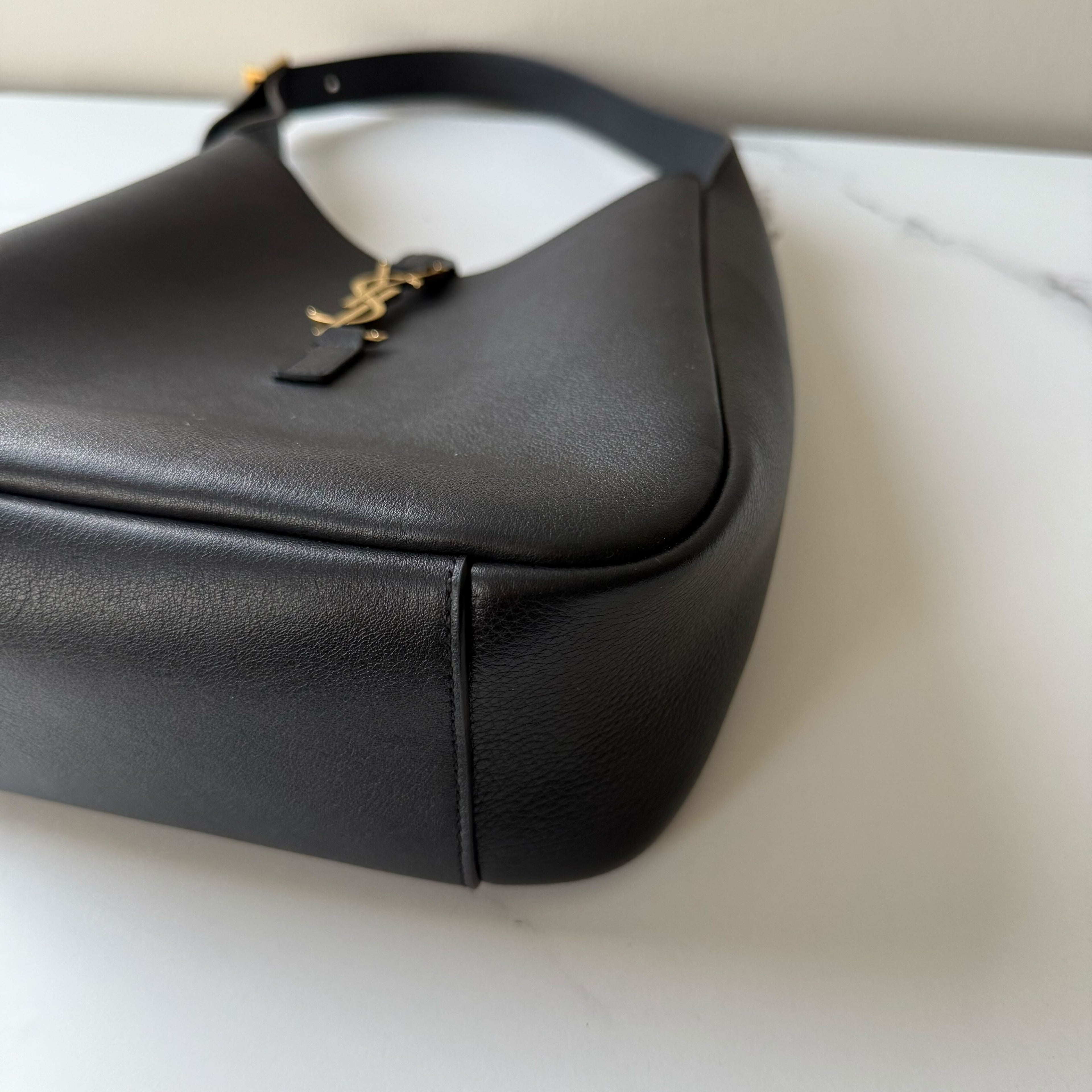 Saint Laurent 5 A 7