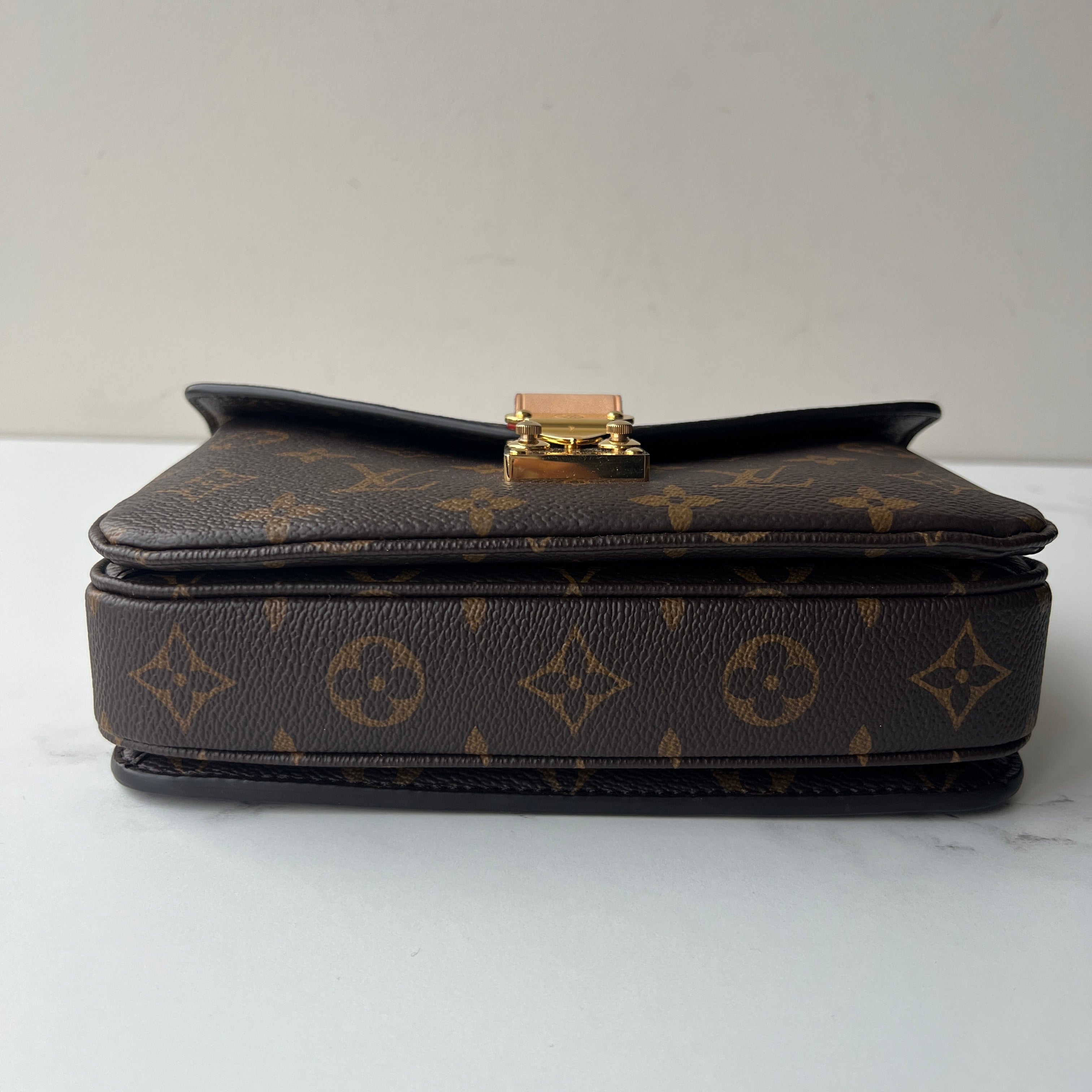 Louis Vuitton Pochette Metis East West