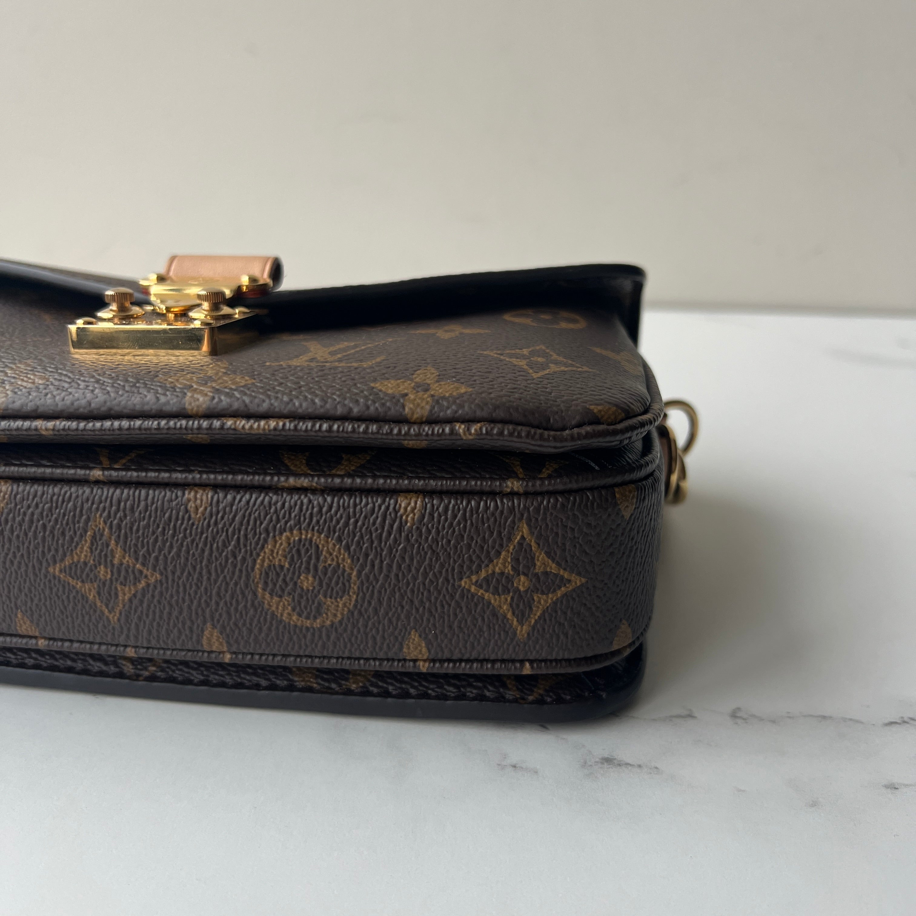 Louis Vuitton Pochette Metis East West